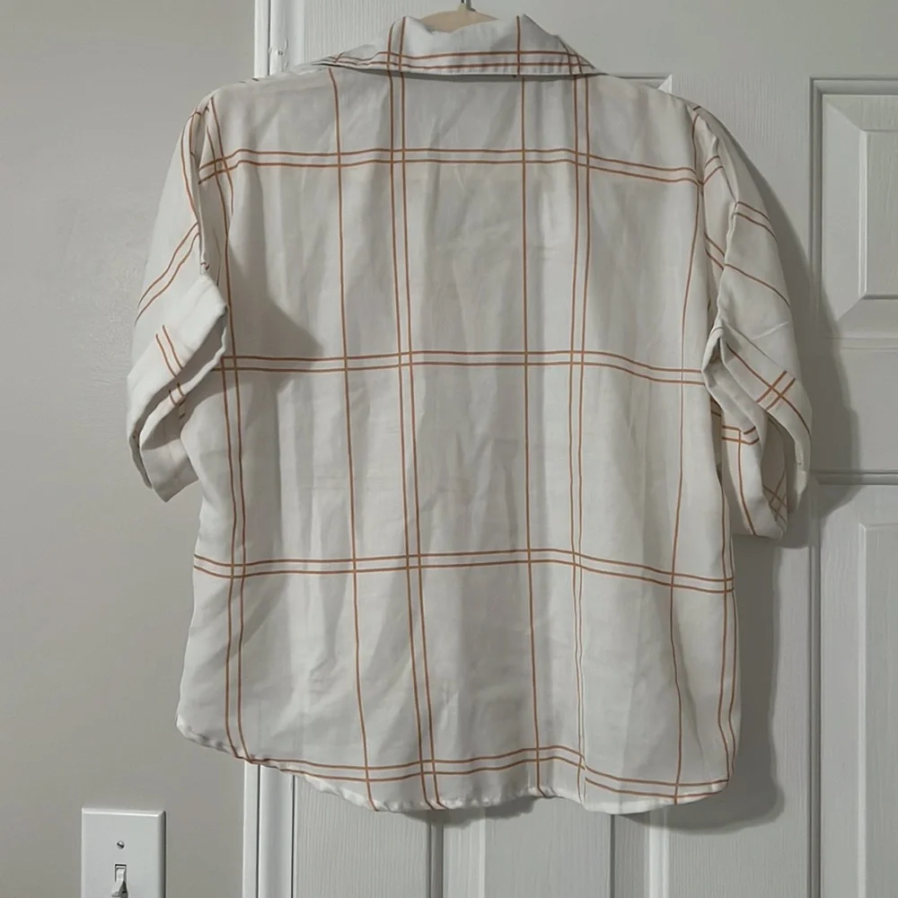 White blouse - Picture 2 of 2